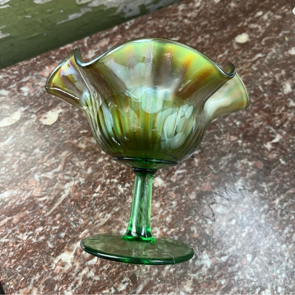 Carnival glass footed dish. Beautiful condition. - Picture 5 of 6